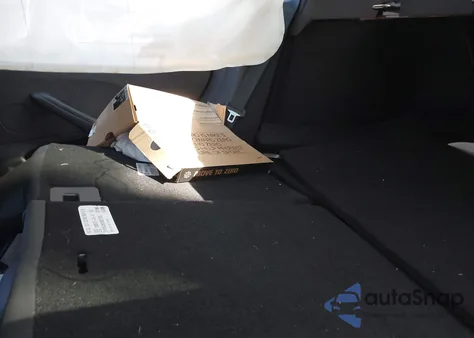 2024 Tesla Model 3 Performance All-Wheel Drive z USA, uszkodzony, nr VIN 5YJ3E1ET0RF880929